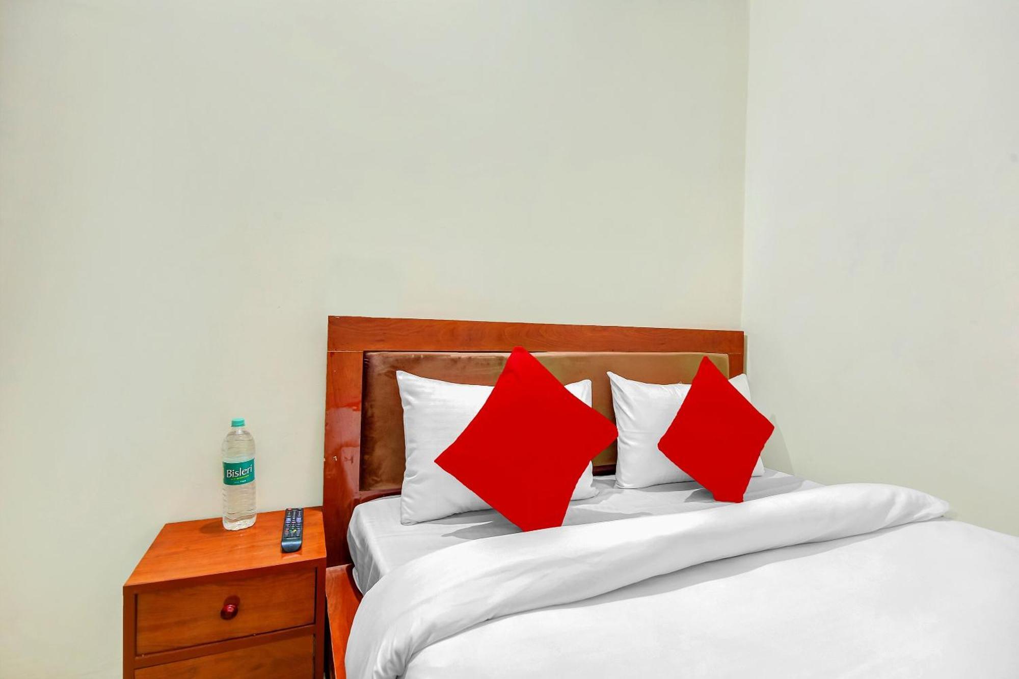 Hotel O Yash Hotel Ґазіабад Екстер'єр фото
