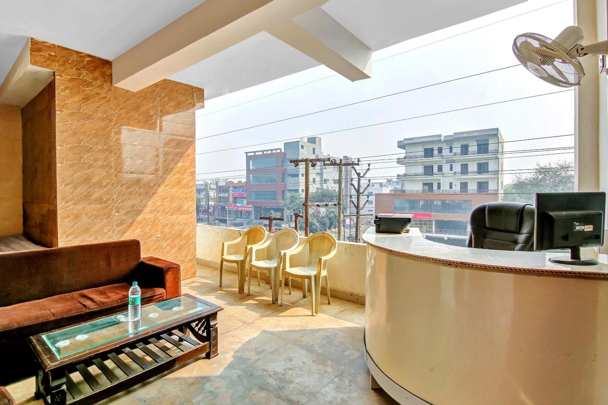 Hotel O Yash Hotel Ґазіабад Екстер'єр фото