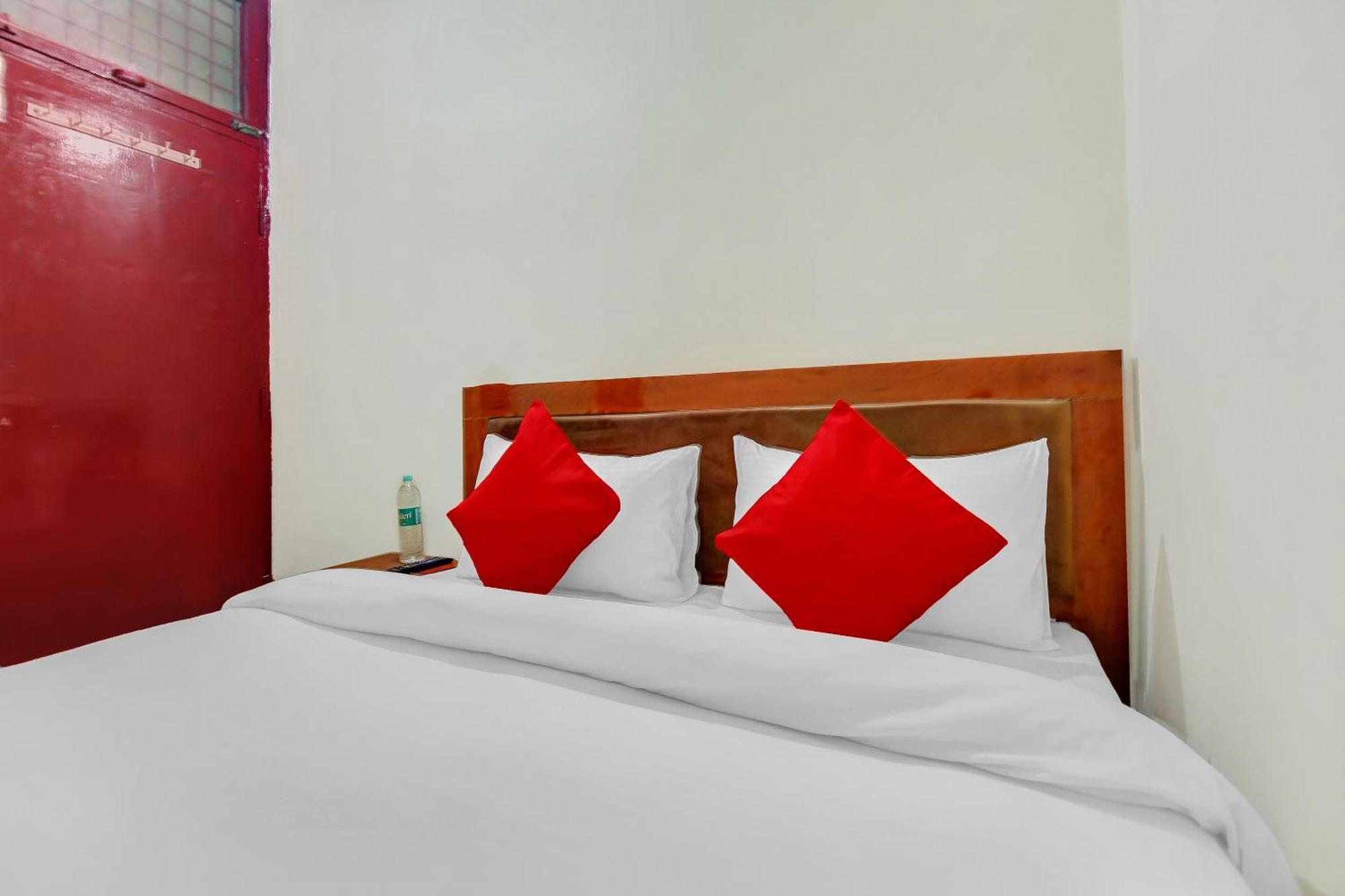 Hotel O Yash Hotel Ґазіабад Екстер'єр фото