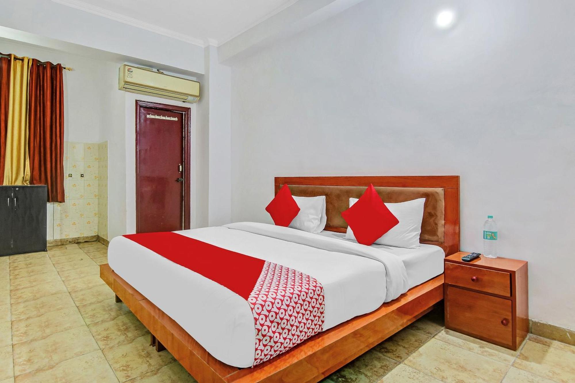 Hotel O Yash Hotel Ґазіабад Екстер'єр фото