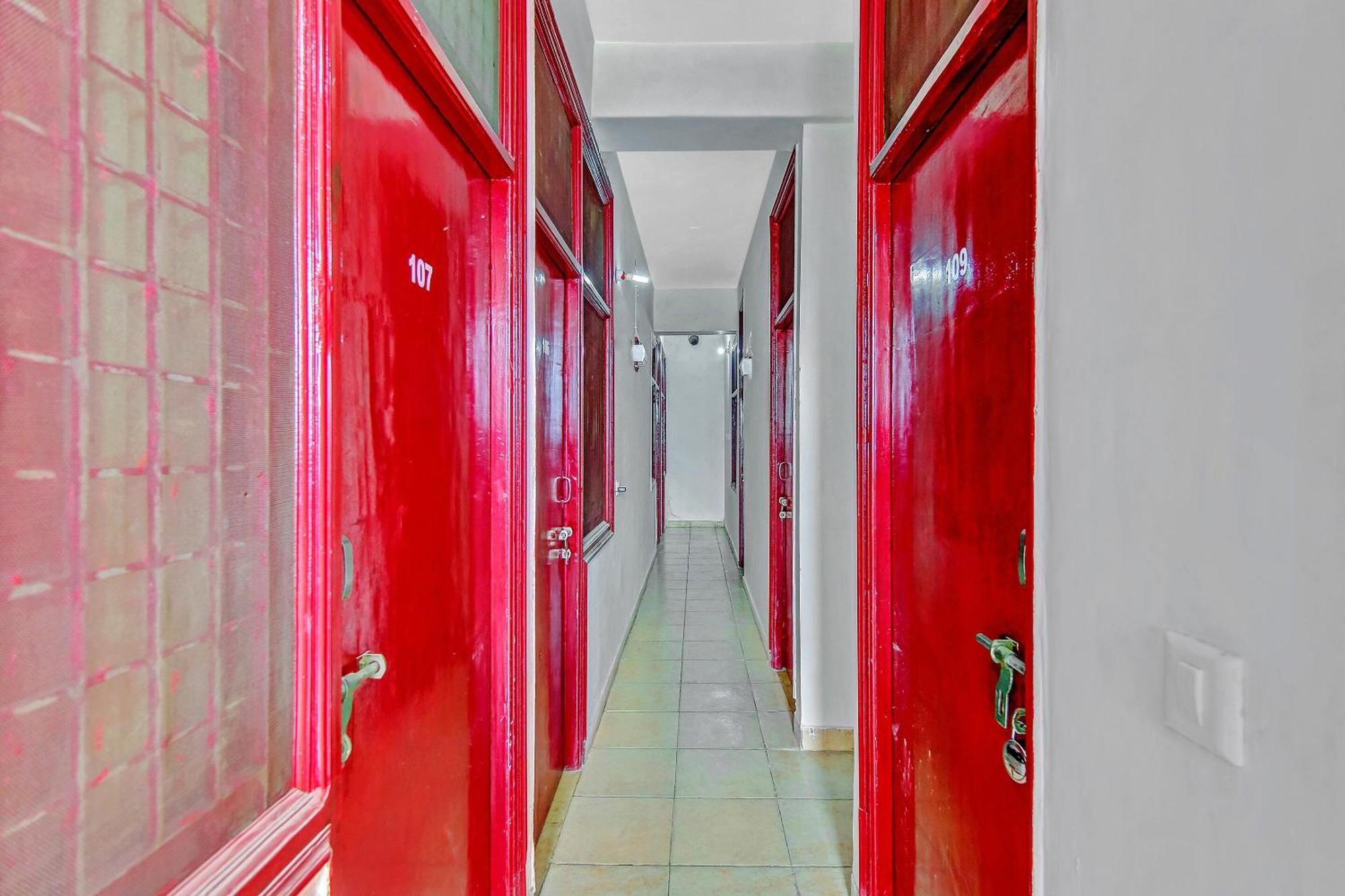 Hotel O Yash Hotel Ґазіабад Екстер'єр фото